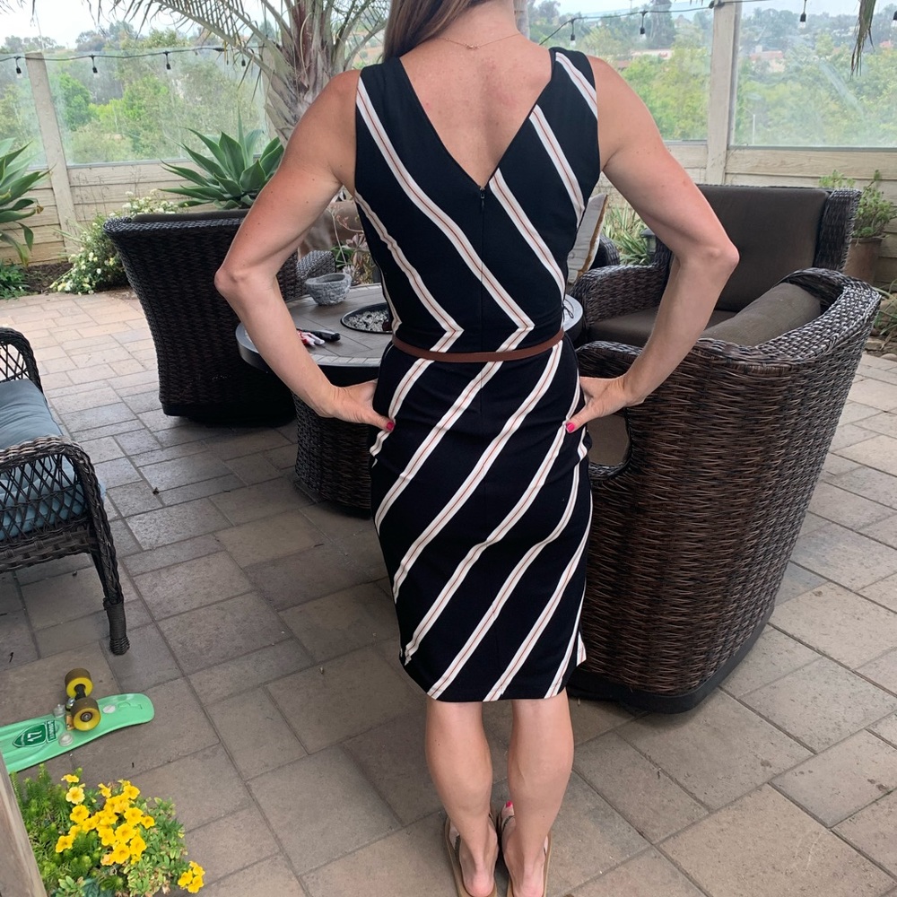 Flattering pencil dress for the office - Picture 4 of 5